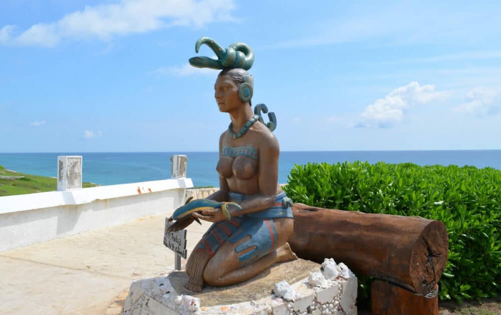 Qué hacer en Isla Mujeres - Escultura de la diosa Ixchel