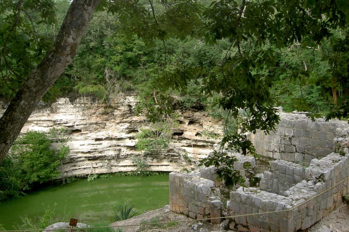 Cenote Sagrado - Los antiguos hallazgos del Cenote Sagrado
