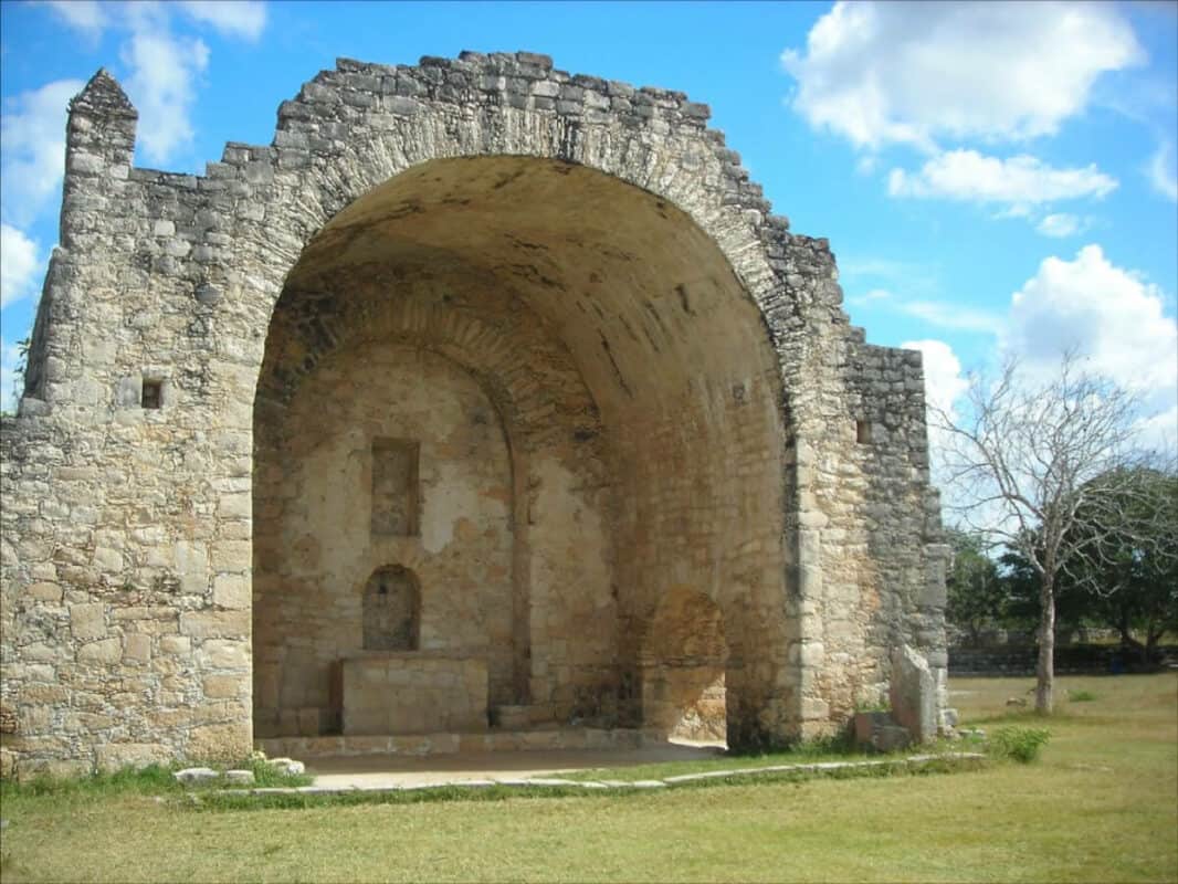 Zonas arqueológicas de Yucatán - Dzibilchaltún Capilla abierta