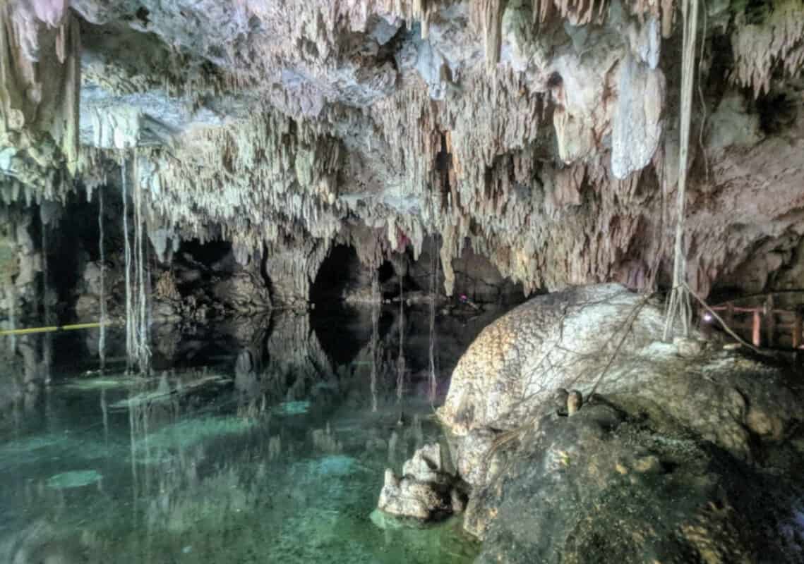 Cenote Chaak Tun - Caverna y estalactitas