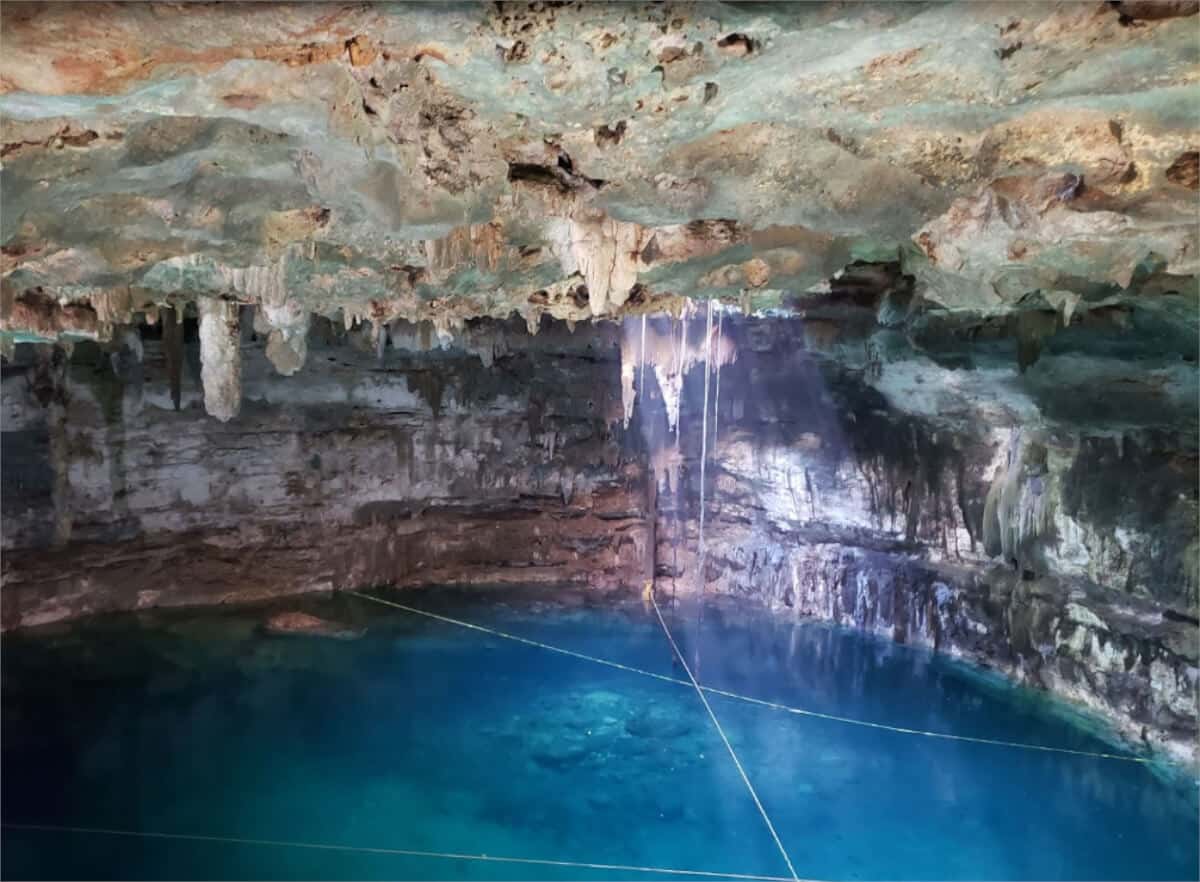 Cenote Dzitnup La Cueva Azul Cerca De Valladolid Info Quintana Roo