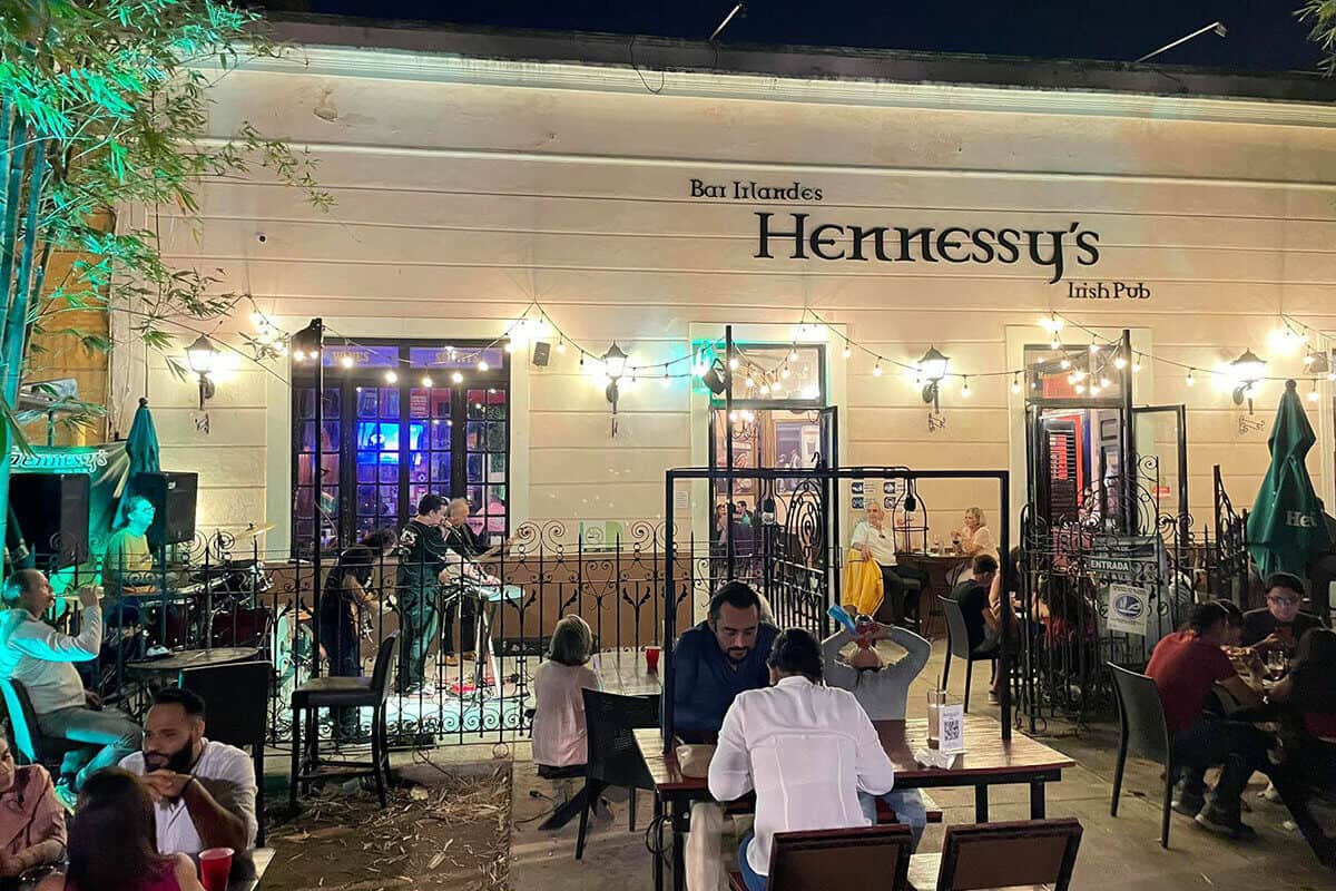 Bares en Mérida - Hennessy’s Irish Pubz