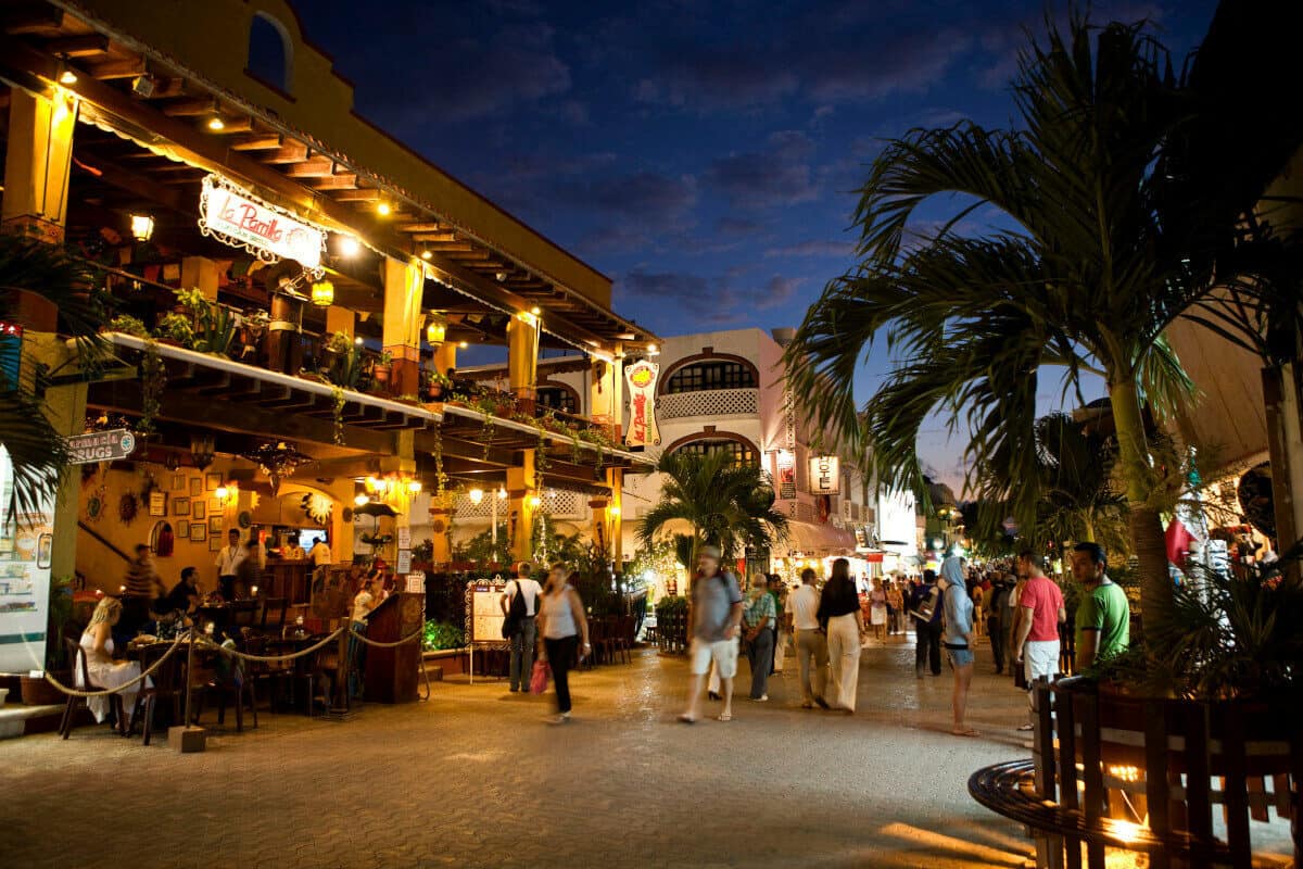 Lugares turísticos de Quintana Roo - El paseo por la Quinta Avenida