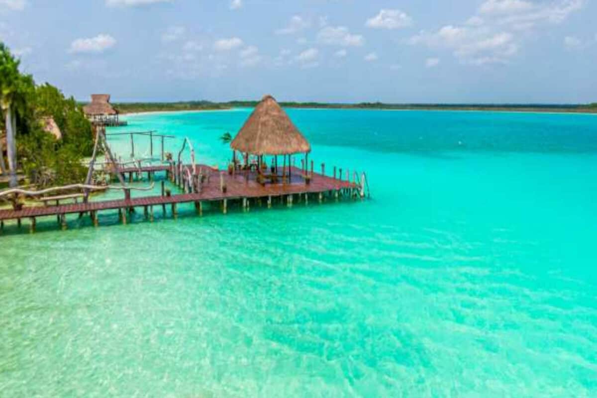 Lugares turísticos de Quintana Roo - La Laguna Bacalar y sus siete colores