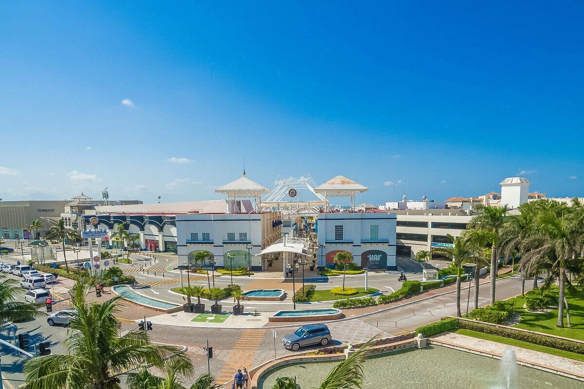 Cancún Plazas Comerciales- Isla Shopping Village