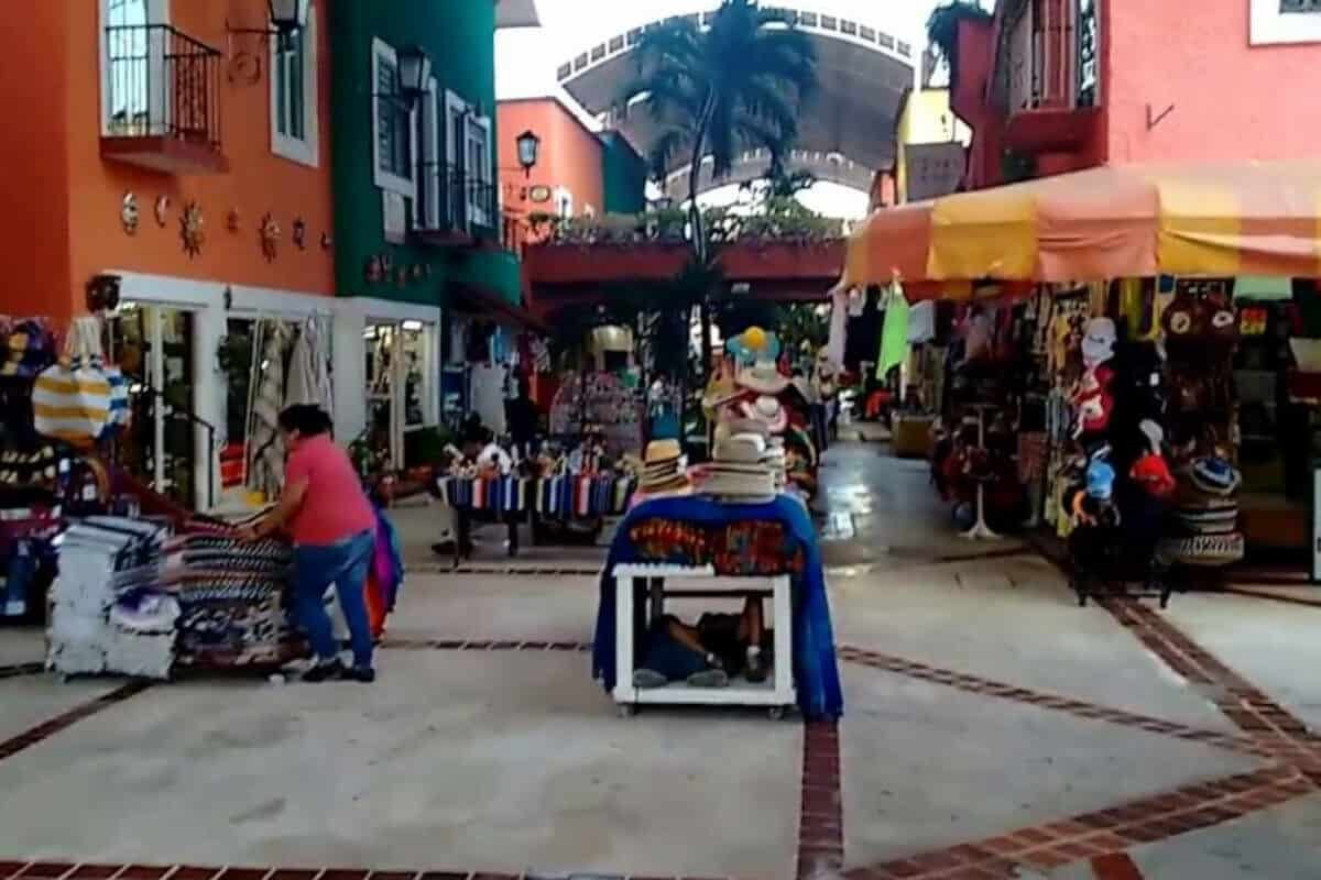 Cancún Plazas Comerciales- Plaza Bonita