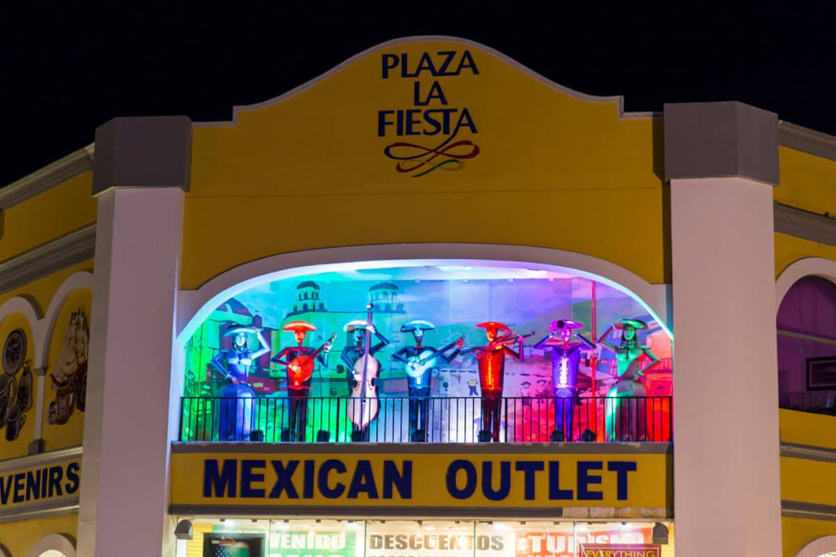 Plaza la Fiesta- Qué saber de la Plaza la Fiesta Mexican Outlet