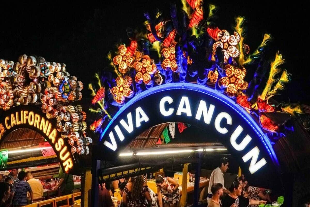 Cancún de noche - Divertirte en Xoximilco