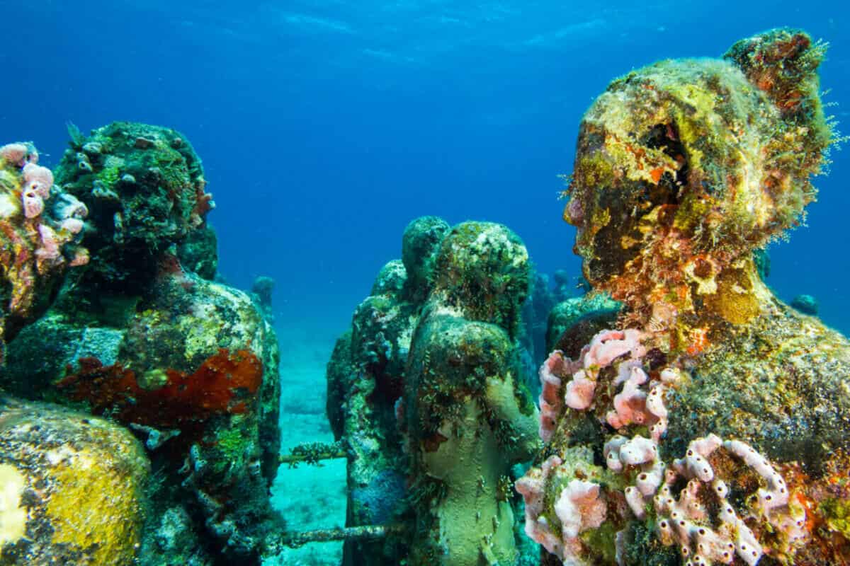 Submarino en Cancún - El Museo Subacuático de Arte, una de las mejores paradas